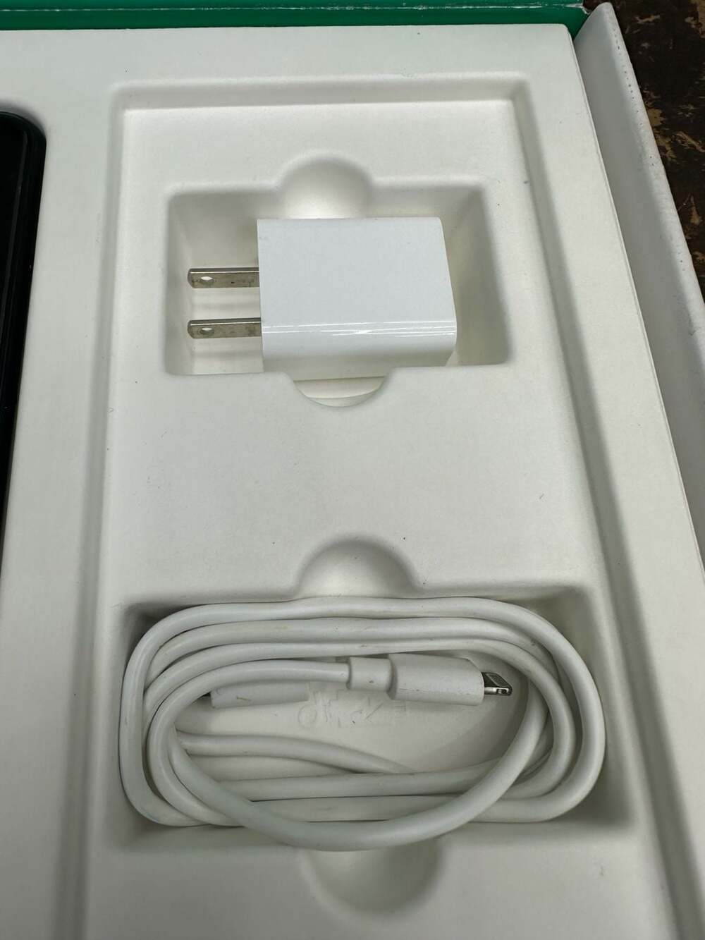Apple iPhone SE (2022) - 64 GB - Midnight (Unlocked) - Picture 7 of 12